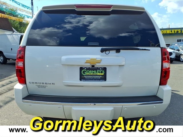 2014 Chevrolet Suburban LTZ photo 5