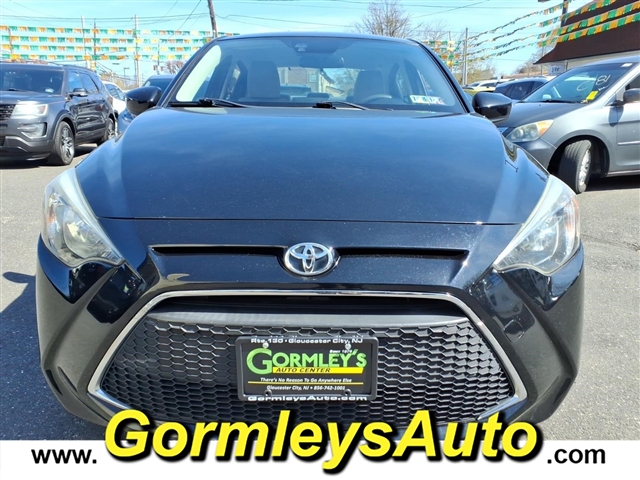 2019 Toyota Yaris LE:521199P