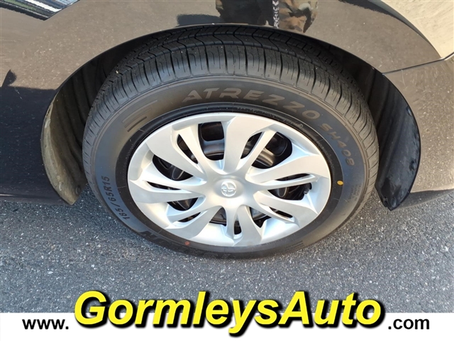 2019 Toyota Yaris LE:521199P