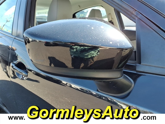 2019 Toyota Yaris LE:521199P