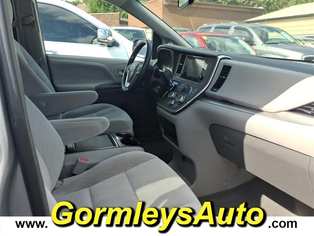 2017 Toyota Sienna LE 8-Passenger:787920P