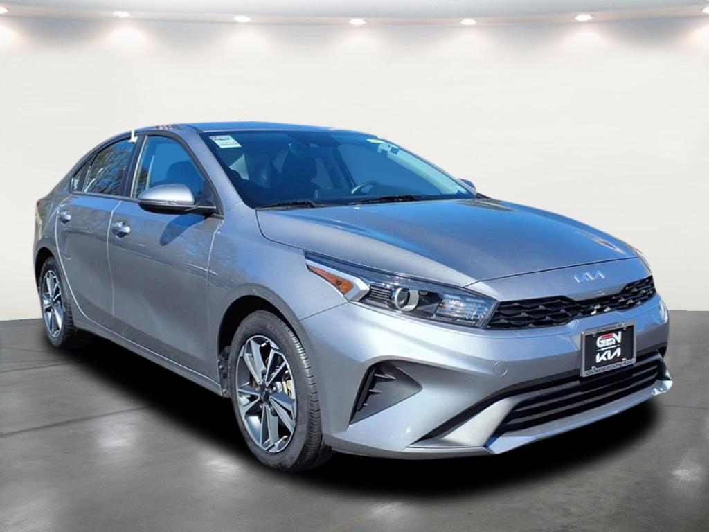 2023 Kia Forte LXS photo 4