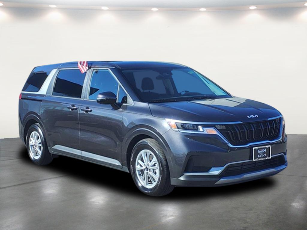 2024 Kia Carnival LX photo 3