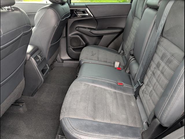 2023 Mitsubishi Outlander SE