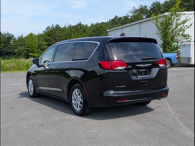 2022 Chrysler Voyager LX