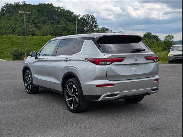 2023 Mitsubishi Outlander SE