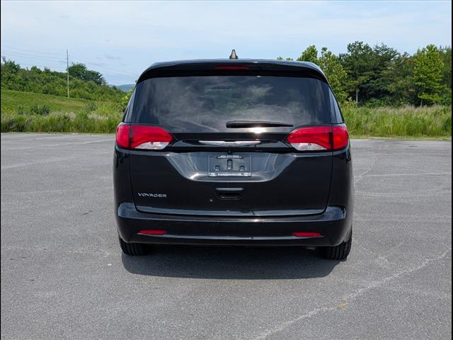 2022 Chrysler Voyager LX