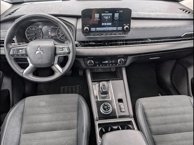 2023 Mitsubishi Outlander SE