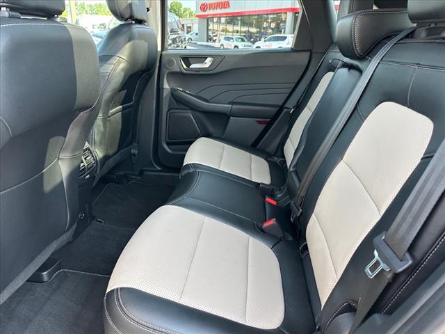 2022 Ford Escape Hybrid Titanium