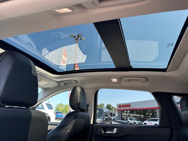 2022 Ford Escape Hybrid Titanium