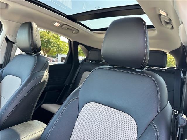 2022 Ford Escape Hybrid Titanium