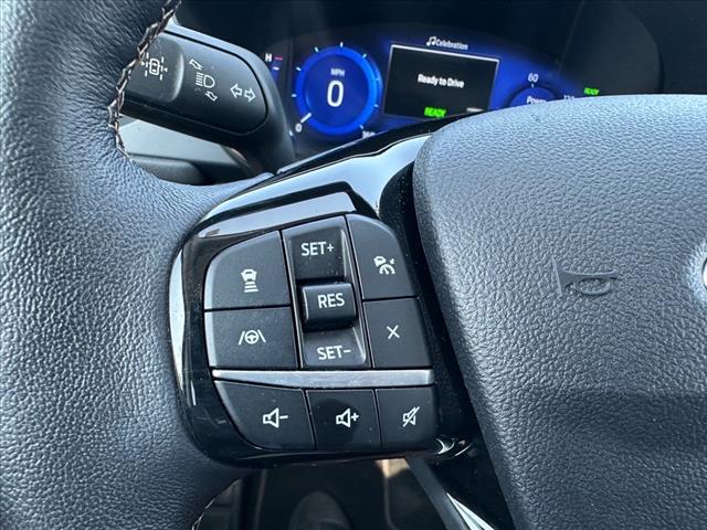 2022 Ford Escape Hybrid Titanium