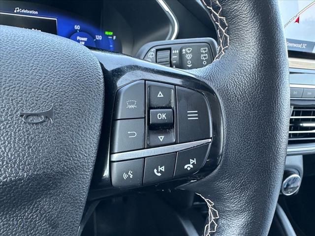 2022 Ford Escape Hybrid Titanium