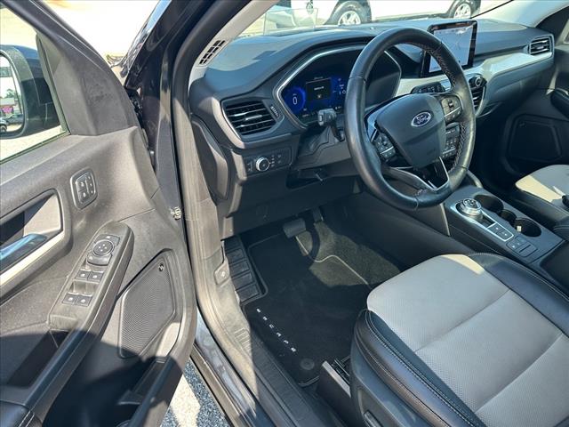 2022 Ford Escape Hybrid Titanium