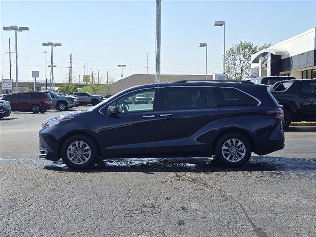 2023 Toyota Sienna XLE 8-Passenger