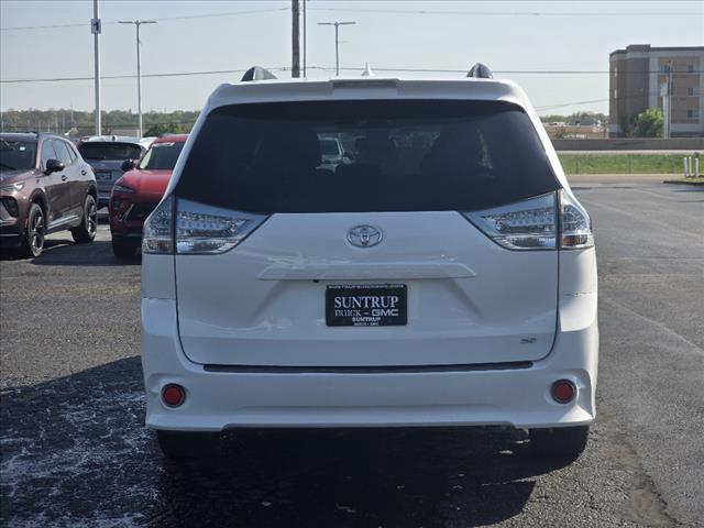 2019 Toyota Sienna SE 8-Passenger