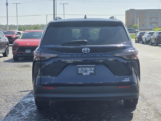 2023 Toyota Sienna XLE 8-Passenger