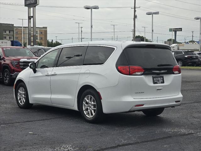 2023 Chrysler Voyager LX