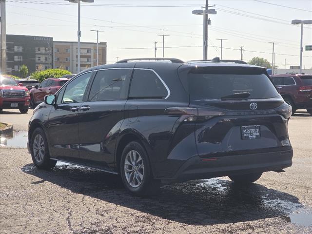 2023 Toyota Sienna XLE 8-Passenger