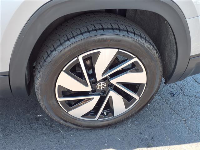 2024 Volkswagen Atlas 2.0T SE w/ Technology