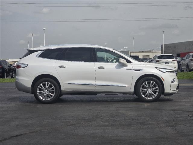2022 Buick Enclave Essence