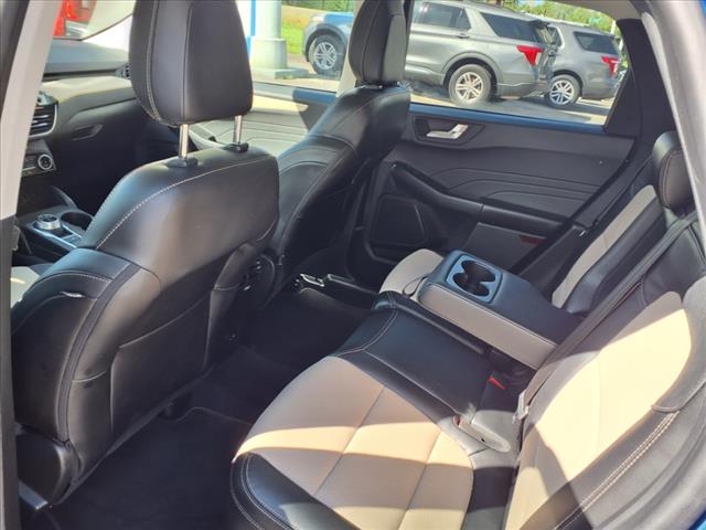 2022 Ford Escape Hybrid Titanium