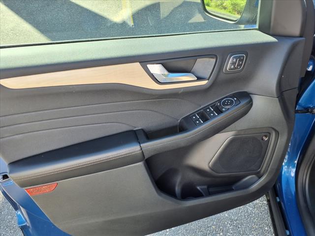 2022 Ford Escape Hybrid Titanium