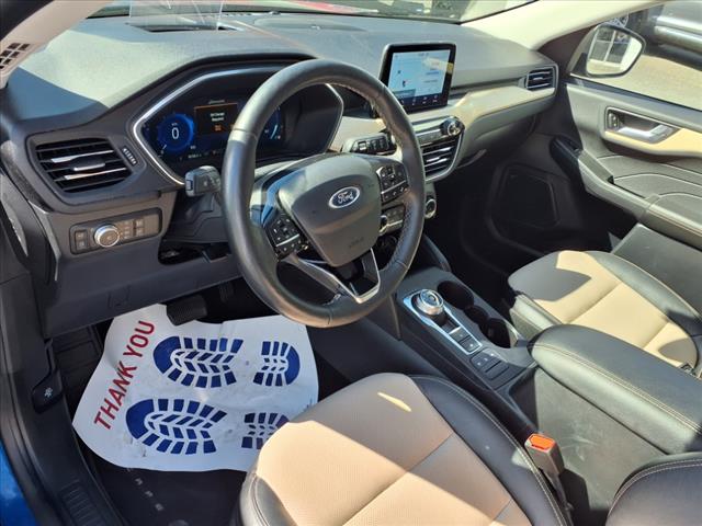 2022 Ford Escape Hybrid Titanium