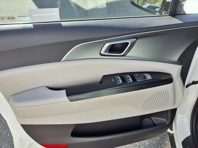 2022 Kia Carnival LX