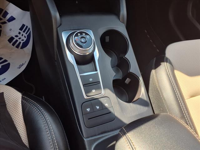 2022 Ford Escape Hybrid Titanium