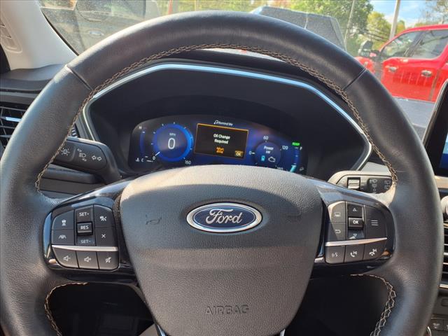 2022 Ford Escape Hybrid Titanium
