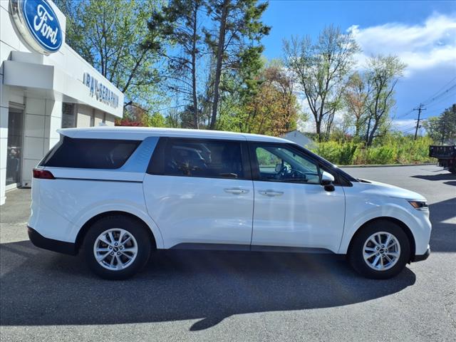 2022 Kia Carnival LX