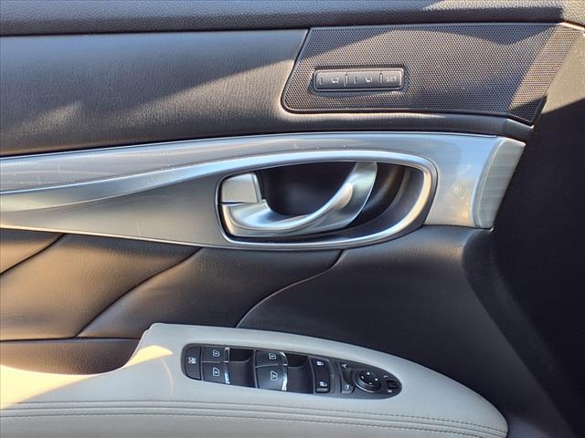 2017 INFINITI Q70L 3.7
