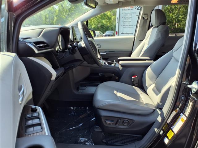 2023 Toyota Sienna XLE 8-Passenger