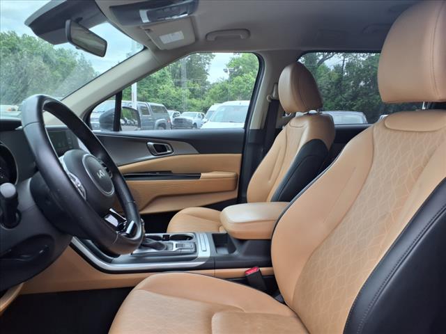 2023 Kia Carnival LX
