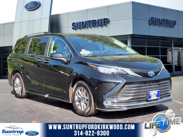 2023 Toyota Sienna XLE 8-Passenger