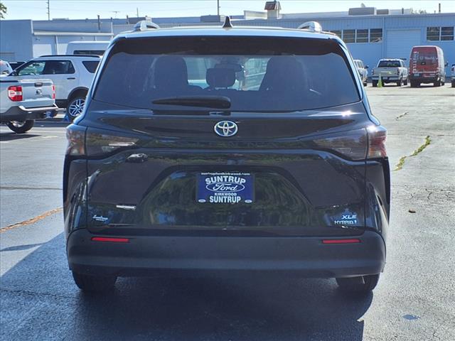 2023 Toyota Sienna XLE 8-Passenger