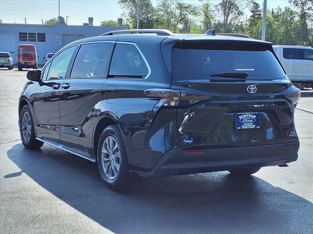 2023 Toyota Sienna XLE 8-Passenger