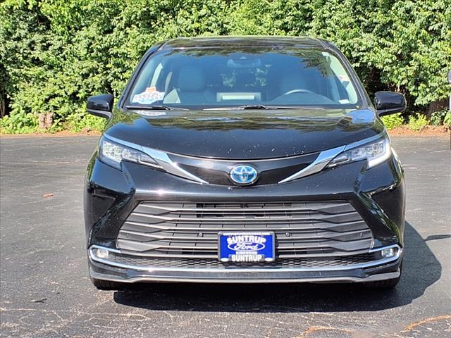 2023 Toyota Sienna XLE 8-Passenger