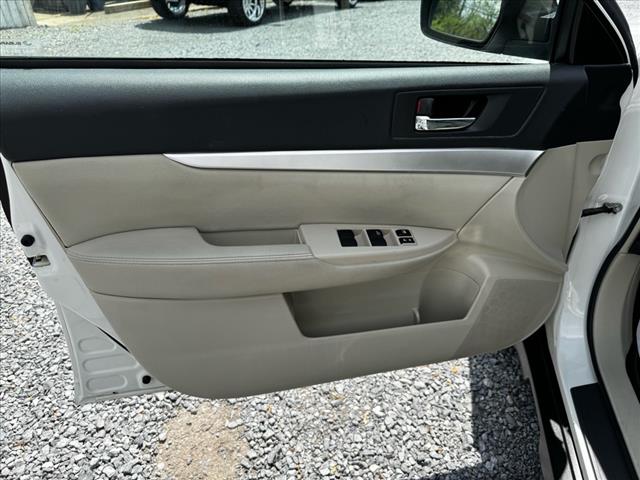 2011 Subaru Outback 2.5i Premium - Photo 14