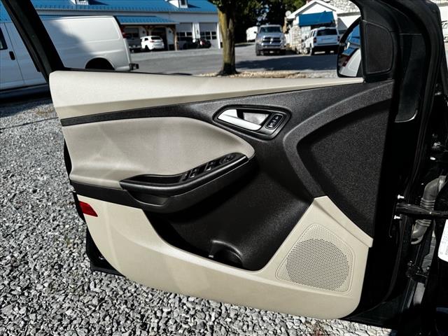 2016 Ford Focus SE - Photo 16