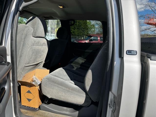 2004 Chevrolet Silverado 3500 LS - Photo 18
