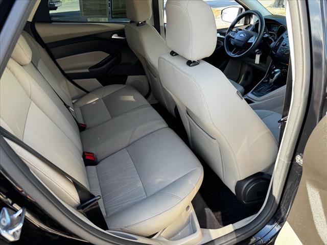 2016 Ford Focus SE - Photo 19