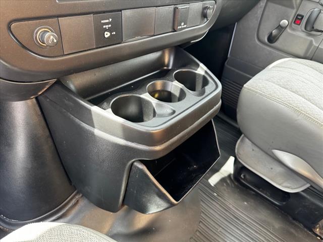 2015 Chevrolet Express 3500 - Photo 21
