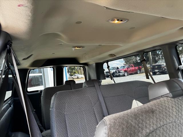 2012 Chevrolet Express LS 3500 - Photo 22
