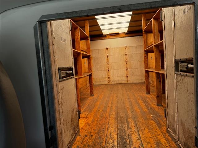 2015 Chevrolet Express 3500 - Photo 26