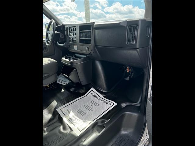 2012 Chevrolet Express LS 3500 - Photo 26