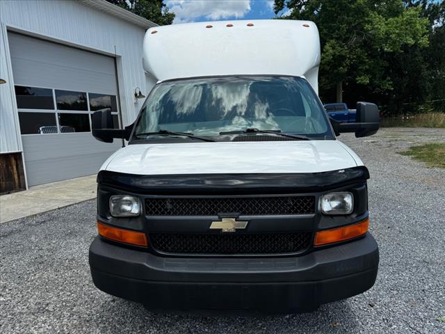 2015 Chevrolet Express 3500 - Photo 2