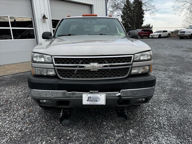 2005 Chevrolet Silverado 3500 LS - Photo 2