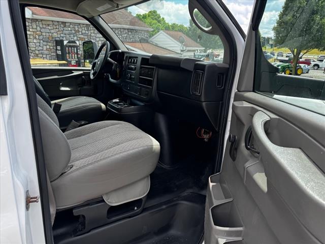2015 Chevrolet Express 3500 - Photo 35